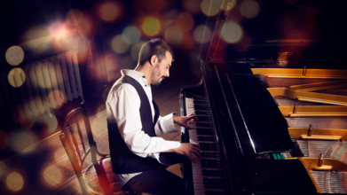 Casting pianiste homme entre 25 et 45 ans pour silhouette dans série