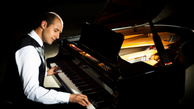 Casting comédien entre 30 et 40 ans sachant jouer au piano pour spectacle