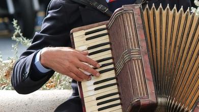 Casting accordéoniste pour tournage publicité SNCF