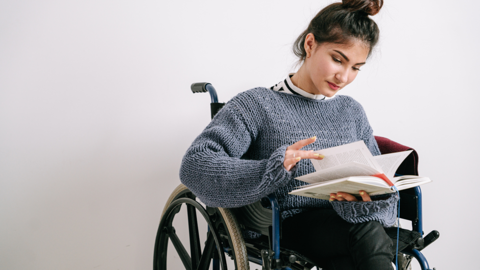 Casting homme et femme en situation de handicap visible pour tournage vidéo documentaire