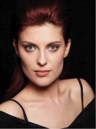 MAKE UP FOR FOR EVER dévoile enfin sa nouvelle égérie !