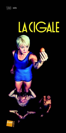 "Knee Deep", c'est Trois hommes et une petite femme qui défient les lois de la gravité !