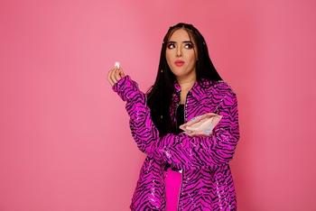 L’influenceuse et désormais chanteuse Leila AD interprète du titre “Bombe” nous dévoile son parcours en toute intimité