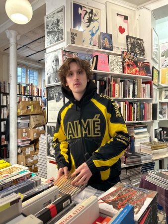 "J’ai compris que c’était là que je voulais être”: Tom Bernard, membre VIP de Casting.fr, nous partage son expérience de tournage sur la série Merteuil