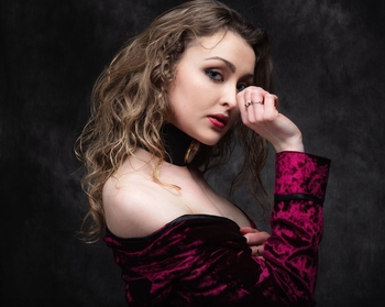 Modèle photo,  membre VIP "Kalysta" pose pour de plus en plus de marques et créateurs. Comment devient-on mannequin, voici en itw le récit d'un parcours prometteur. 