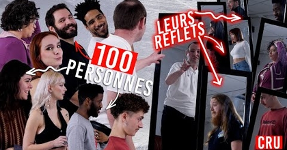 100 PERSONNES SE REGARDENT DANS LE MIROIR ❘ Les 100